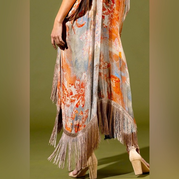 Bohemian Nottingham Fringe Kimono with Floral Pattern - Picture 3 of 9
